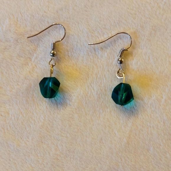 Rin's Unique Boutique - Handmade - Green Faceted Earrings - Picture 2 of 3